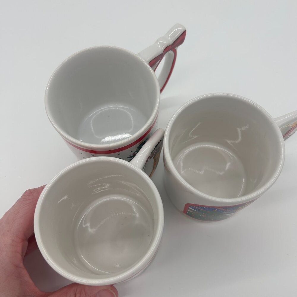 Lot Of 3 Vintage Kitschy Christmas‎ Mugs MCM Shaped Handle - Picture 2 of 9